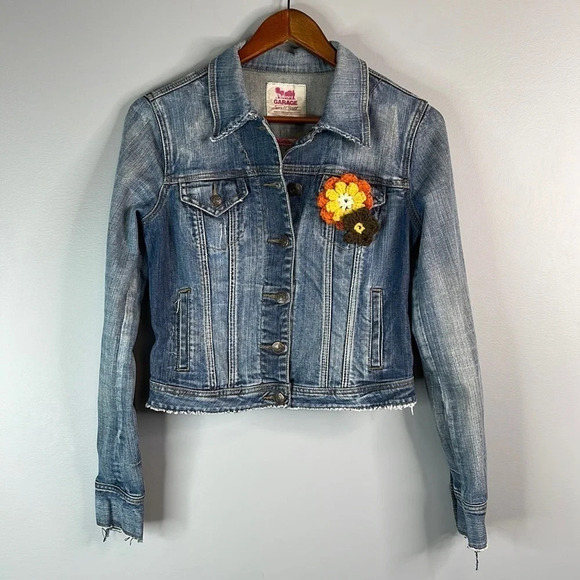 GARAGE Crop Jean Jacket Upcycled Fray Trim Crochet Flower Appliqué Blue Boho S - Picture 12 of 12